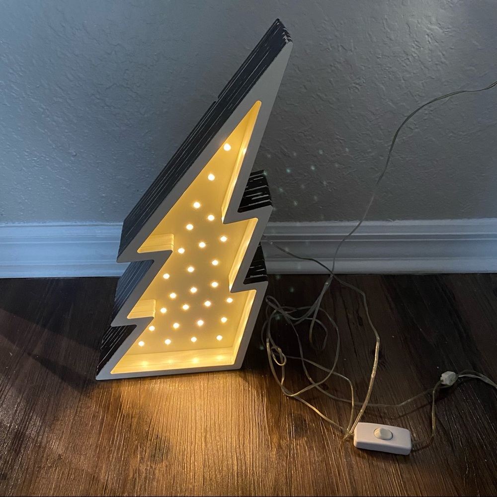 Fromage La Rue lightning bolt marquee light